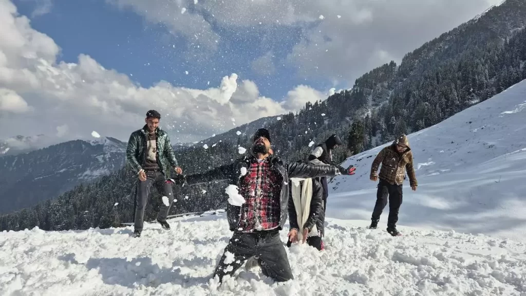 Kashmir Snow Tourism 2024 – another